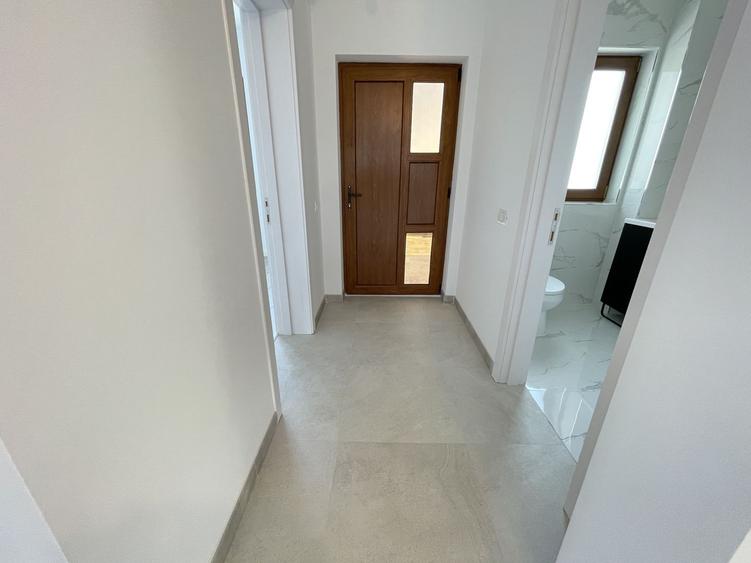 Duplex despartit prin spatiu tehnic