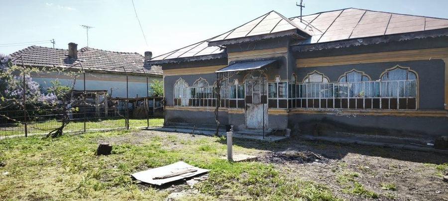 Casă din cărămidă, 4 camere, teren 1.634 mp Teslui, Dolj - Ideală pentru locuit