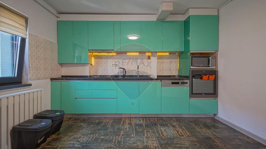 Apartament cu 4 camere de închiriat!
