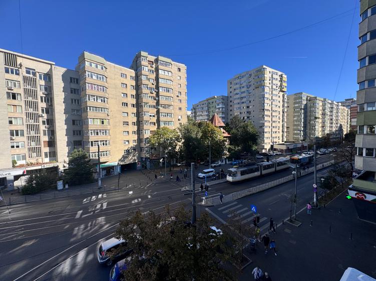 P-ta Iancului Apartament 4 camere Nemobilat Renovat Metrou Iancului