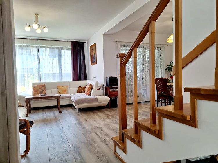 Casa cu 4 camere de vanzare in Selimbar