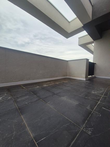 Casa 5 Camere, Curte, Loc de Parcare,Terasa Circulabila