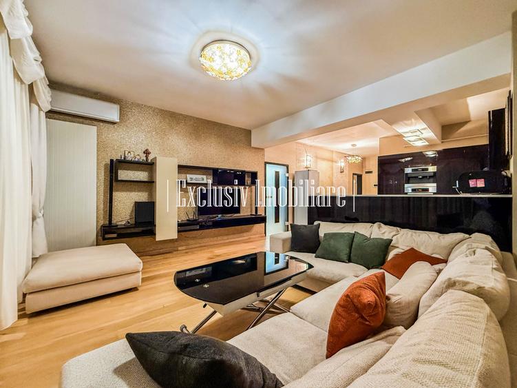 Vedere Frontala la Mare si Plaja la Picioare - Apartament cu Parcare Privata