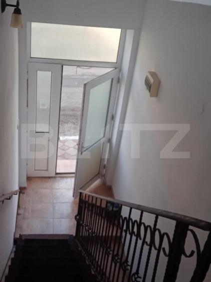 Spatiu Comercial cu apartament de 2 camere la etaj 300mp, Bezdead.