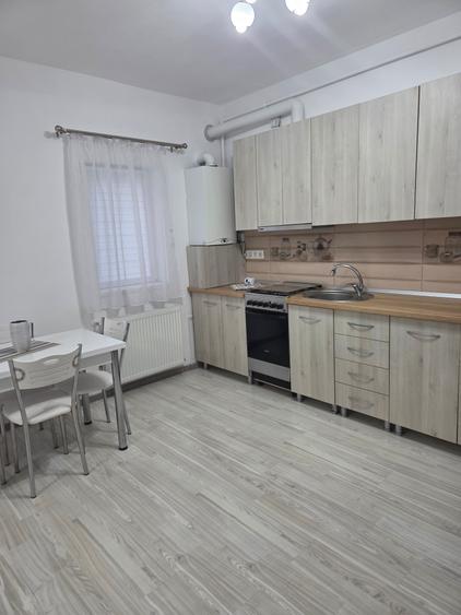 Vand in Unirii,strada Pomilor,apartament cu2 camere,open space,mobilat utilat.