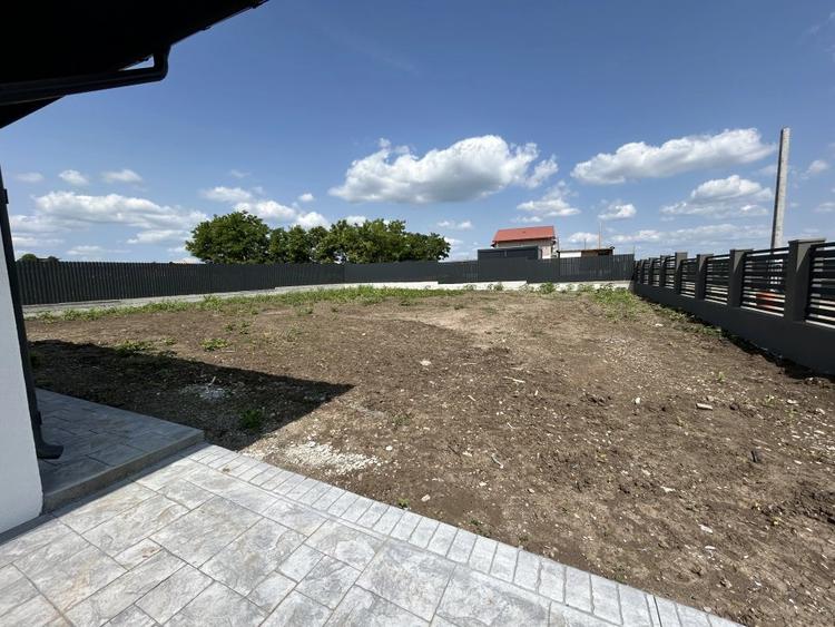 Vilă individuală cu garaj, teren 700 mp (extensibil la 1.300 mp) — Valea Lupului