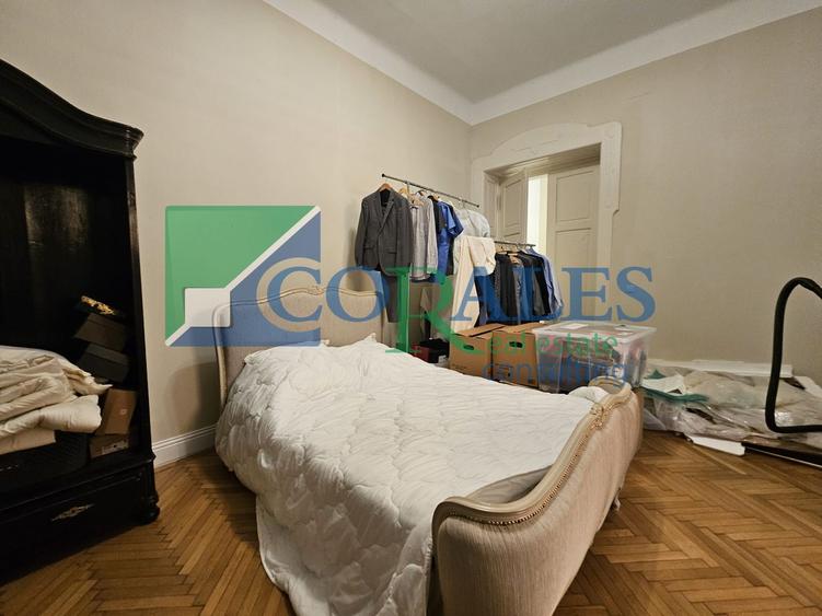 Piata Unirii! Cladire renovata!. Vedere pe pietonala! Lift!