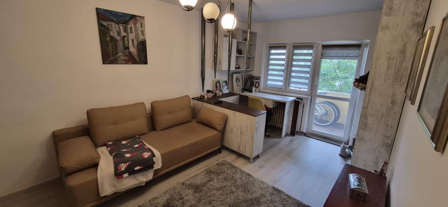 Apartament 2 camere , decomandat, et. 3, strada Andrei Muresanu