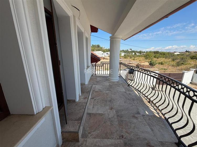 Vila deosebita Parter + Mansarda de vanzare in Odobesti - 19