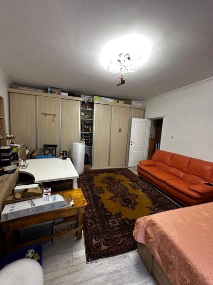 Vila P-ta Unirii cu 4 camere,curte,subsol,Centru civic,parcare,ultracentral.