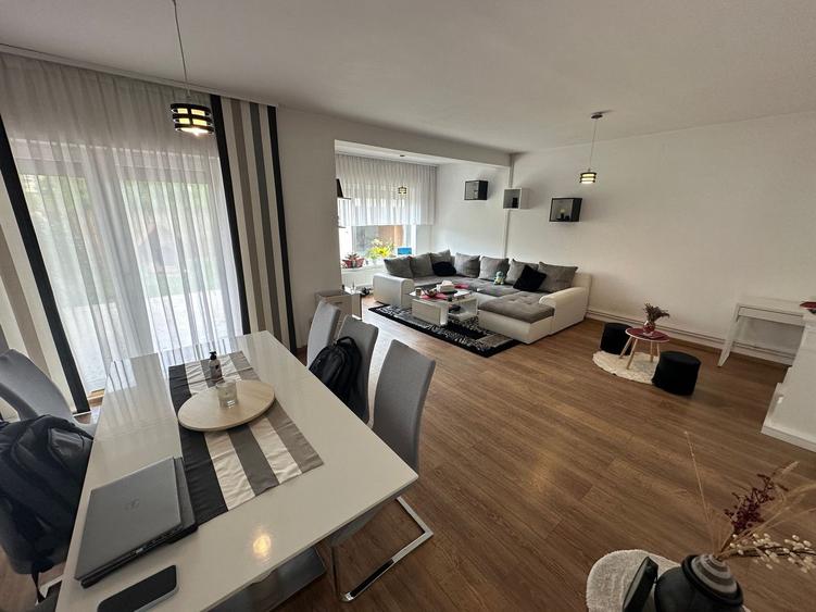 Casă / Vilă cu 5 camere zona Lunei