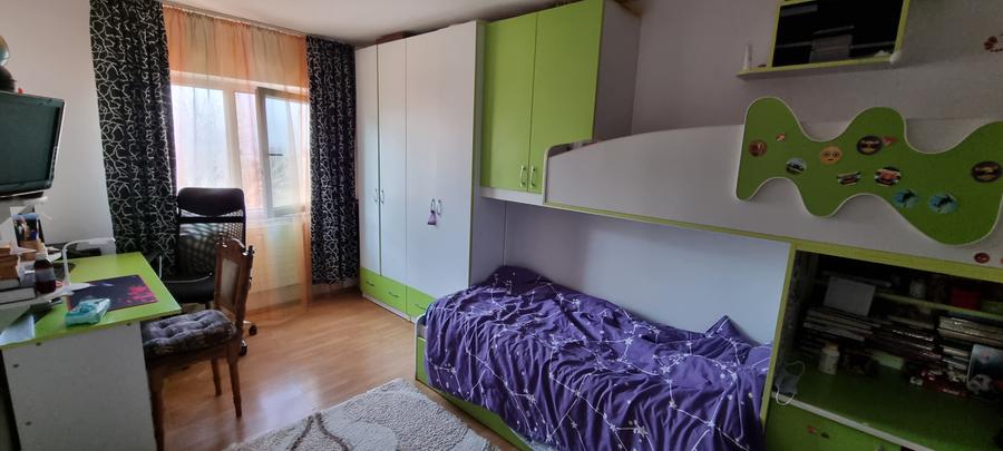 Apartament cu 3 camere zona Scolii 11