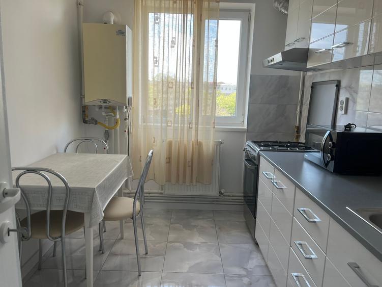 Apartament 2 camere, zona Dacia, etaj 4, centrala gaz.
