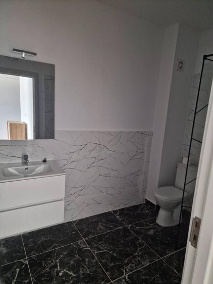 Apartament 2 camere plus balcon de 8,60 mp, bloc nou, parcare, 92.000E