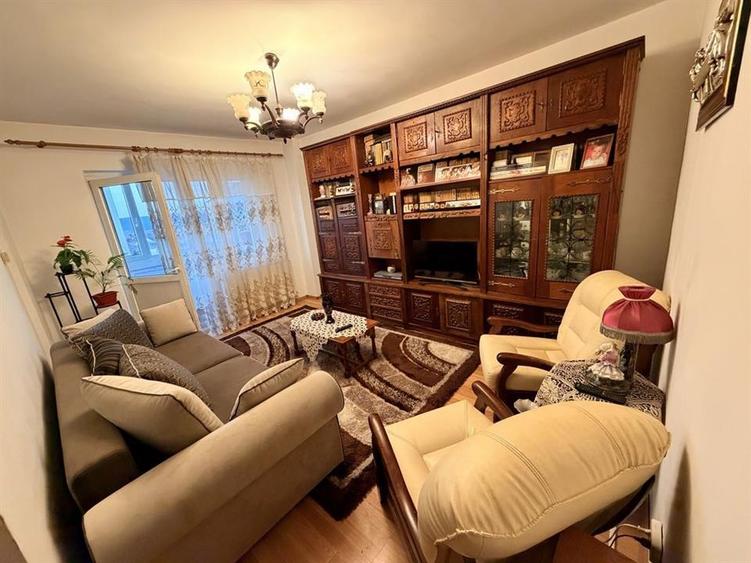 Apartament 4 camere 2 bai si balcon zona Mihai Viteazul