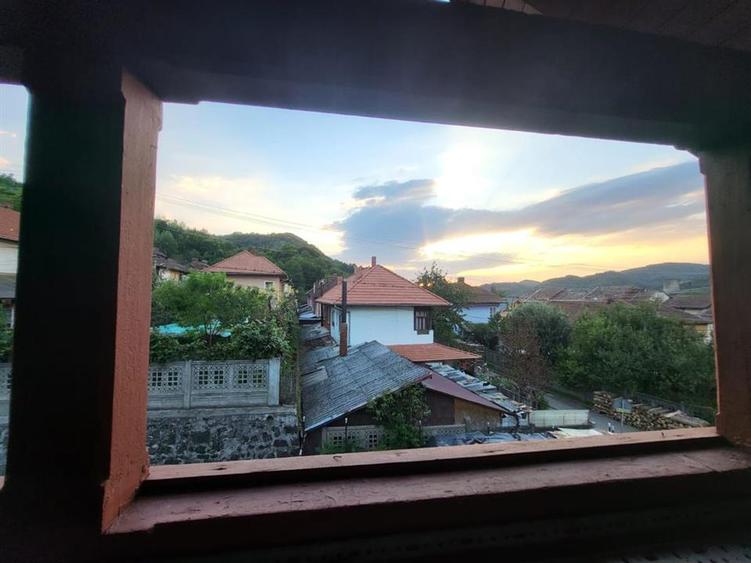 REPOZITIONARE PRET! Jumatate duplex in Criscior, Hunedoara