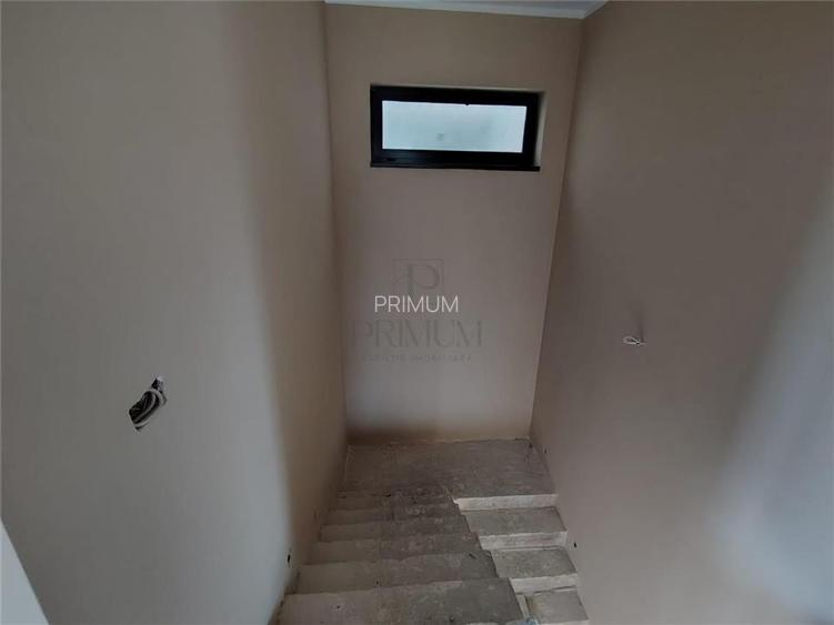 Duplex despartit prin C.T. - spatios -  5 camere - bucatarie inchisa - - 8