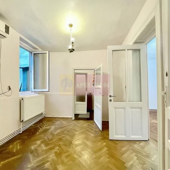 Raritate - Casă la curte Romană- Piața Victoriei zona Nicolae Iorga