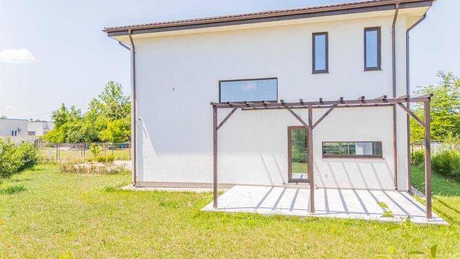 Vila  in promotie, panouri, pompa de caldura, intretinere - 500ron/luna