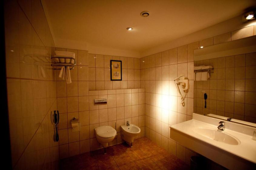 Hotel de 4 **** de vanzare ultracentral in Oradea, Bihor, Romania