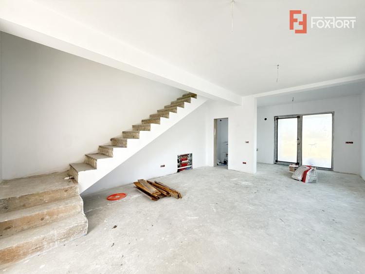 Duplex 4 camere situat la drum asfaltat, in Sacalaz