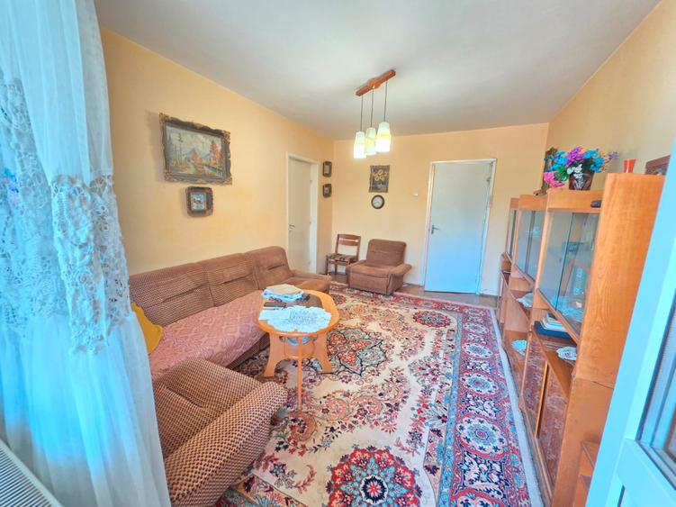 Apartament 2 camere liber la vanzare zona Astra str.Neptun etaj 1 balcon mare