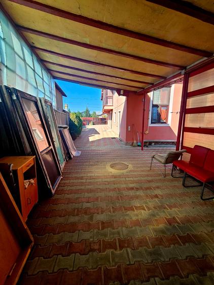 Casă spațioasă cu 9 camere în Strejnicu – pentru locuință, birouri