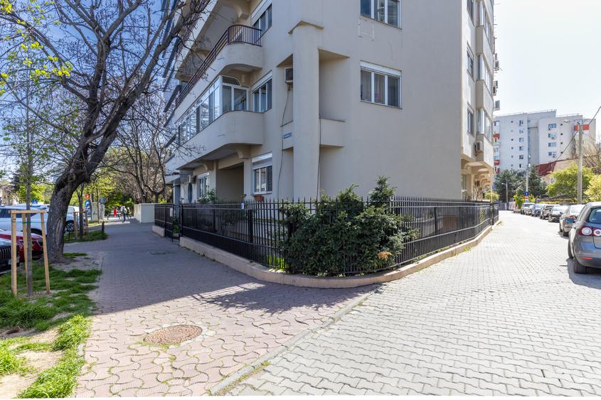 Domenii 2 camere spatioase in bloc nou pozitie exceptionala