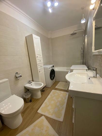 De vanzare apartament cu 3 camere, semidecomandat, 56mp, zona Florilor