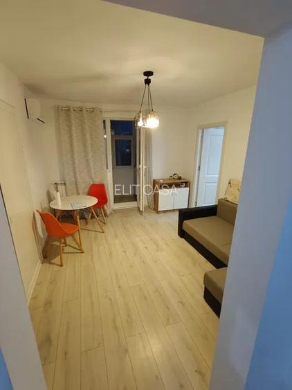 Apartament cu 3 camere, zona Podu Ros - 2