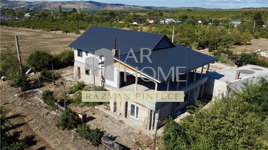 Pensiune 6 camere, teren 12713 mp, Dealul Mare, Urlati, Prahova