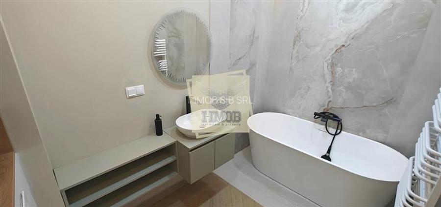 Penthouse cu 3 camere 3 bai si terasa 88 mp in zona Lazaret