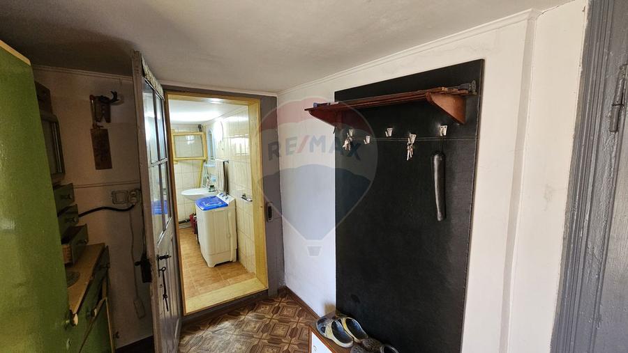 Casă / Vilă cu 3 camere de vânzare-Cacica-Suceava