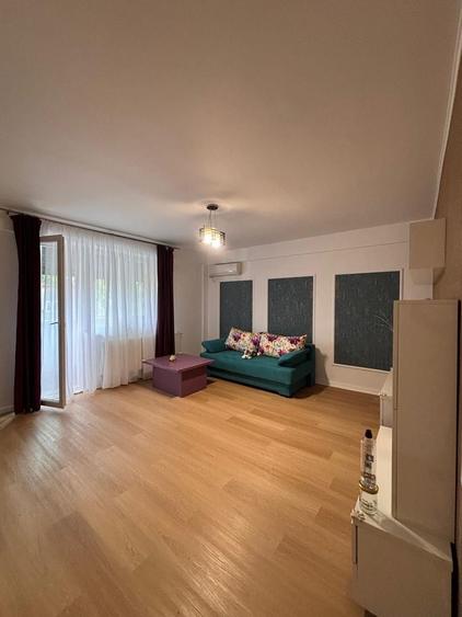 Apartament 2cam, decomandat, centrala proprie, parcare privata, metrou