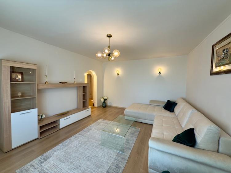 Apartament cu 3 camere decomandat, mobilat în Vitan Mall