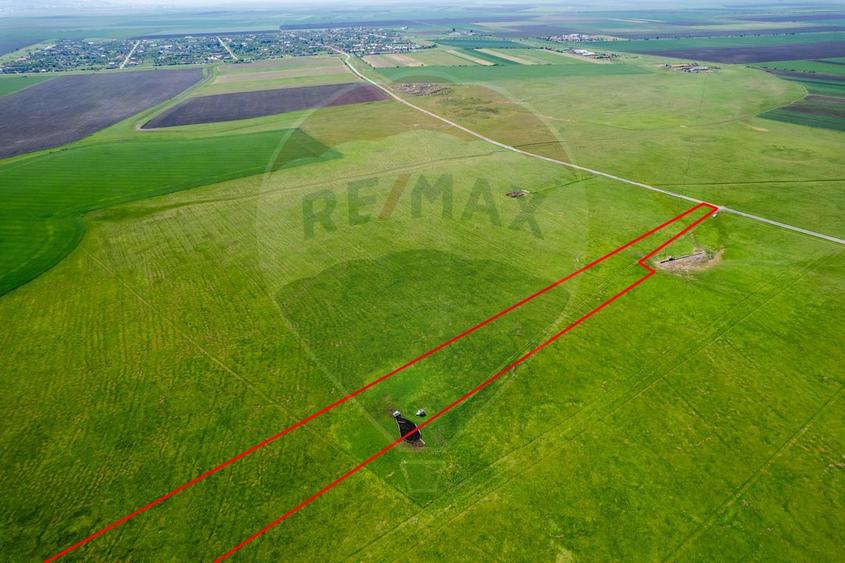 5 hectare teren agricol- pășune, cu front la șosea, zona Sântana