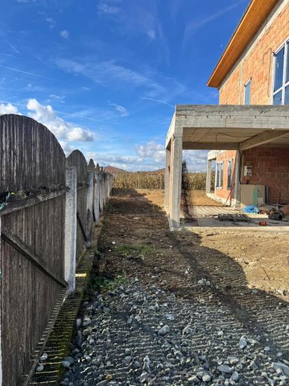 Casă individuală la roșu – 130 mp utili, teren 440 mp, drum privat