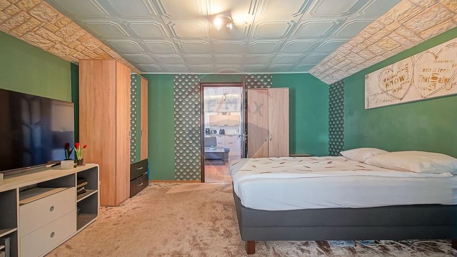 Oportunitate: Casă 6 camere (3 camere spațiu comercial+etaj locuință)