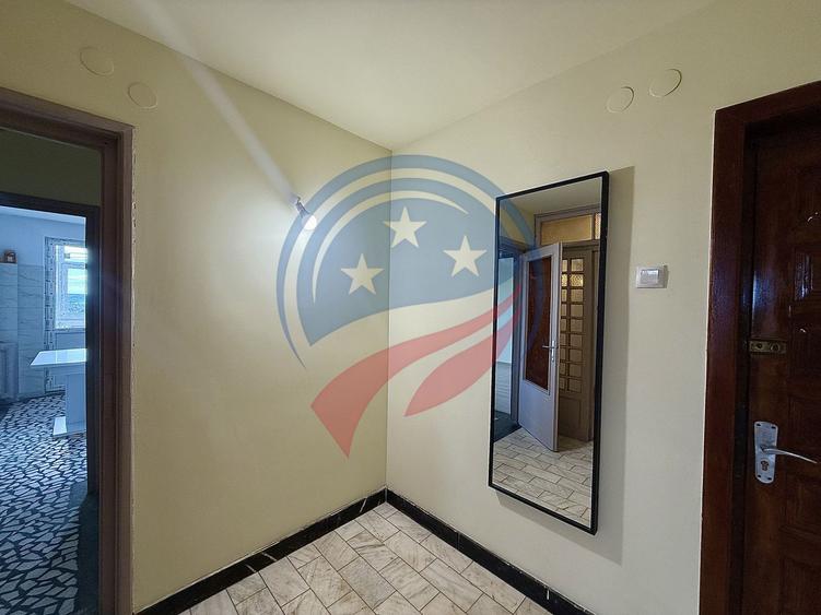 Apartament 4 camere/de inchiriat/ultracentral  Craiova