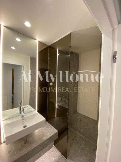Apartament exclusivist cu 3 camere, terasă de 14 mp și 2 locuri de parcare