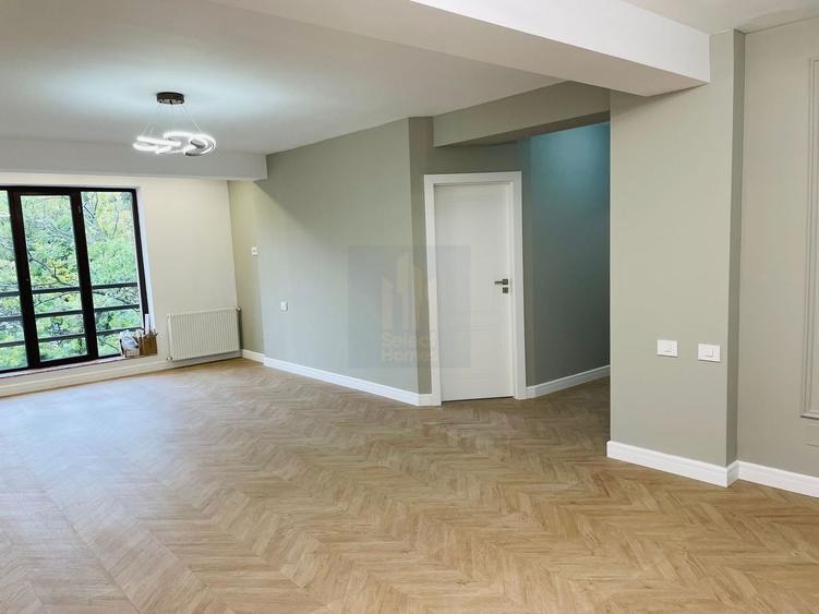 Apartament Renovat 4 Camere de Vanzare Parcare *Arcul de Triumf*