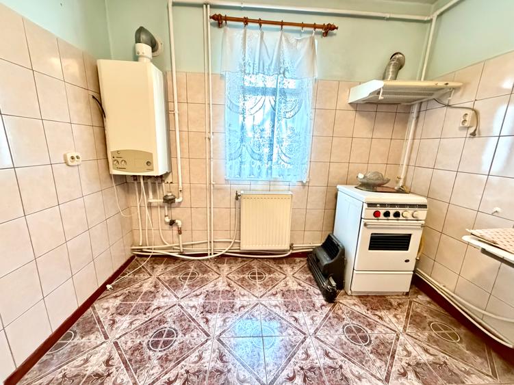 3 camere, et 3 - zona Central - Strada Miron Costin