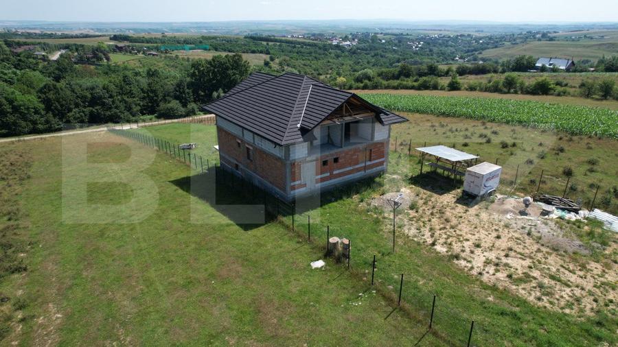 Pensiune la rosu, 370mp, Ciprian Porumbescu