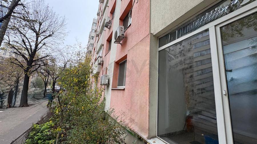 REC3001313 De vanzare spatiu comercial la parterul unui bloc 3 camere