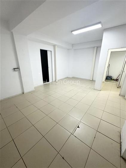 Spatiu comercial foarte spatios, ideal pentru clinici medicale, zona Brotacei - 4