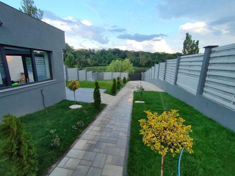 Vila spectaculoasa cu Piscina Incalzita | Malul Lacului Corbeanca | Teren 1000mp