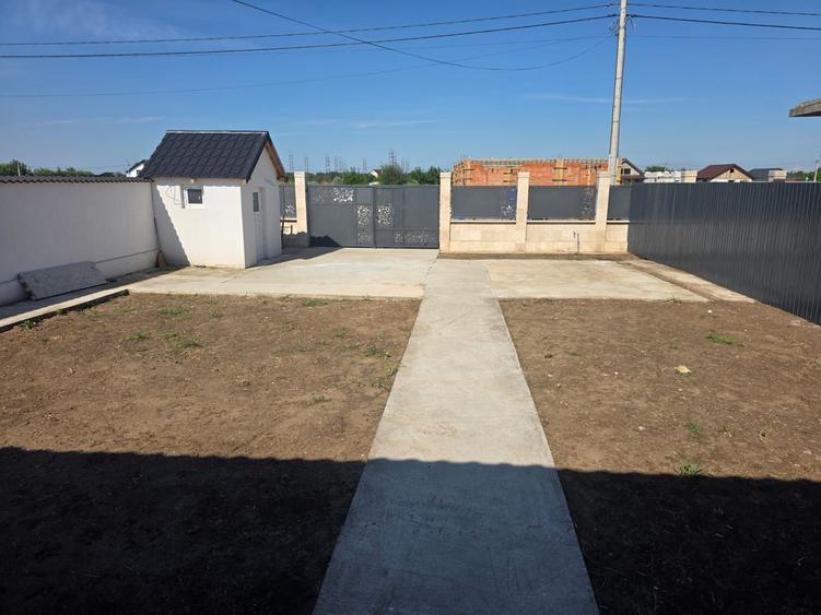 De vânzare anexa si teren cazasu