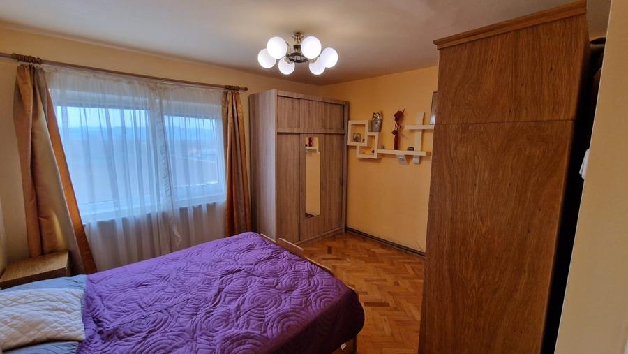 Vand apartament 3 camere decomandat Orastie