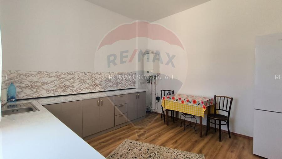 Casă cu 3 camere de vânzare în zona Centrală - 11