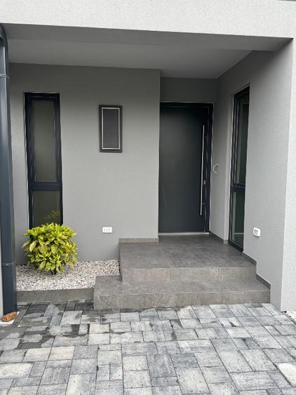 Vând Duplex la cheie cu zid dublu 5 camere 3 băi Comision zero